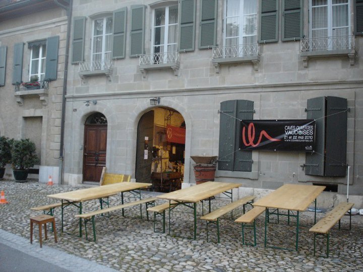 Perroy, VD (Switzerland) - Domaine Chatelanat (cave), entrance Perroy, VD (Switzerland) - Domaine Chatelanat (cave), entrance